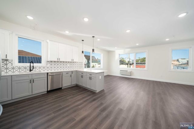 517 7th Street 3C, Union City, NJ 07087