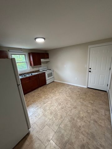 31 Joyce St 3, Webster, MA 01570