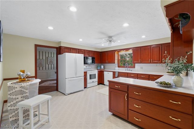 1300 7th Street NE, North Canton, OH 44720