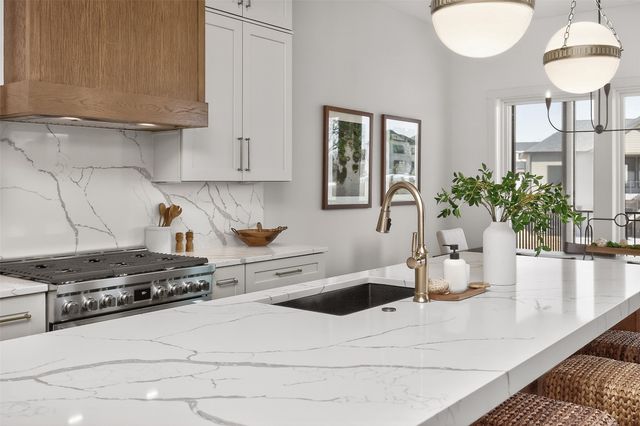 795 Canterbury Circle, Waukee, IA 50263