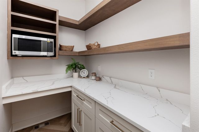 795 Canterbury Circle, Waukee, IA 50263