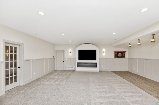 795 Canterbury Circle, Waukee, IA 50263