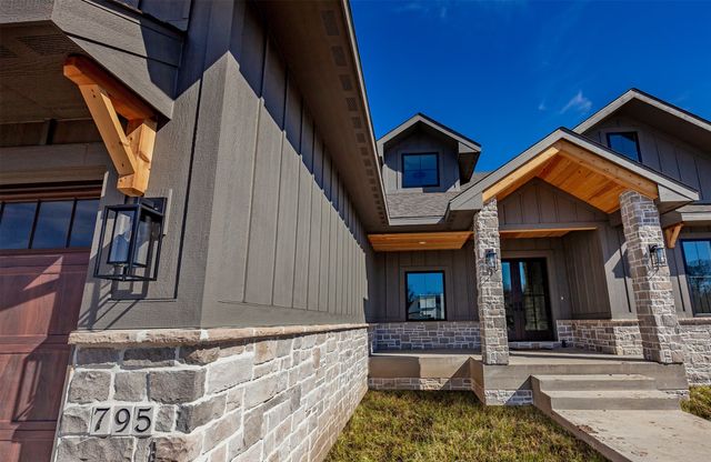 795 Canterbury Circle, Waukee, IA 50263