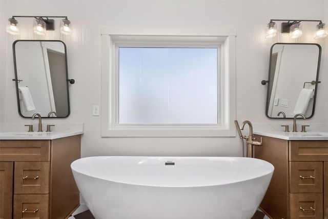 795 Canterbury Circle, Waukee, IA 50263