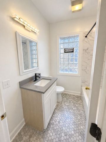 5518 W Melrose Street 2, Chicago, IL 60641