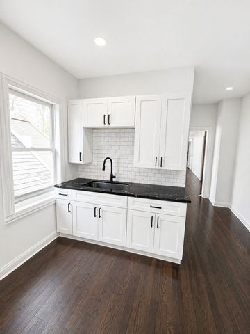 5518 W Melrose Street 2, Chicago, IL 60641