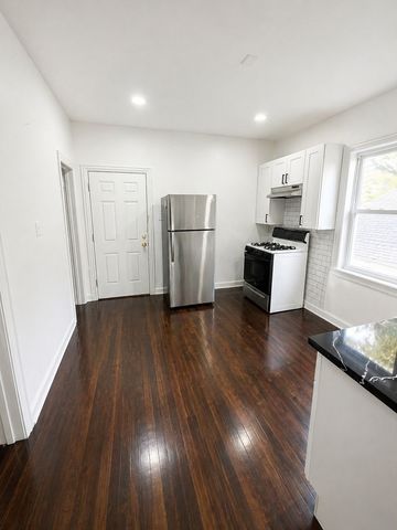 5518 W Melrose Street 2, Chicago, IL 60641