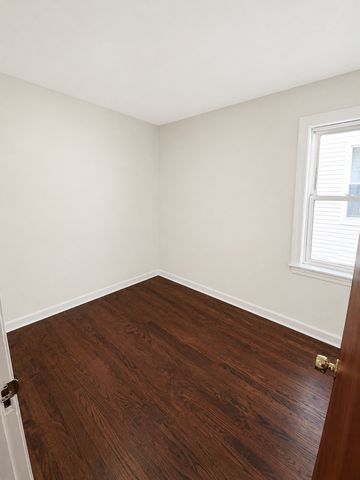 5518 W Melrose Street 2, Chicago, IL 60641