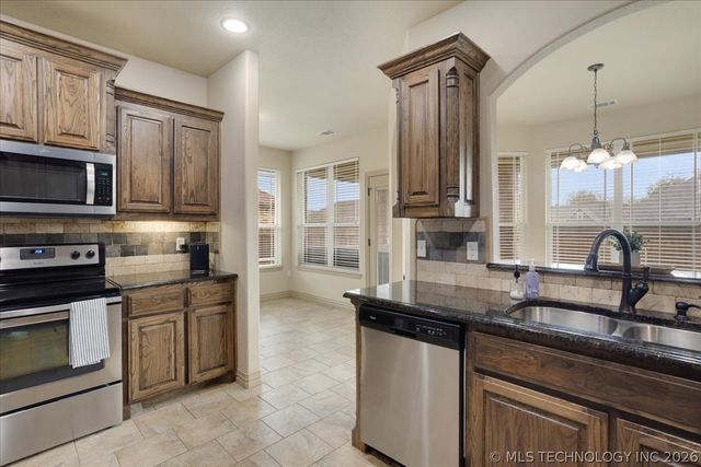 3425 Overland Drive, Durant, OK 74701
