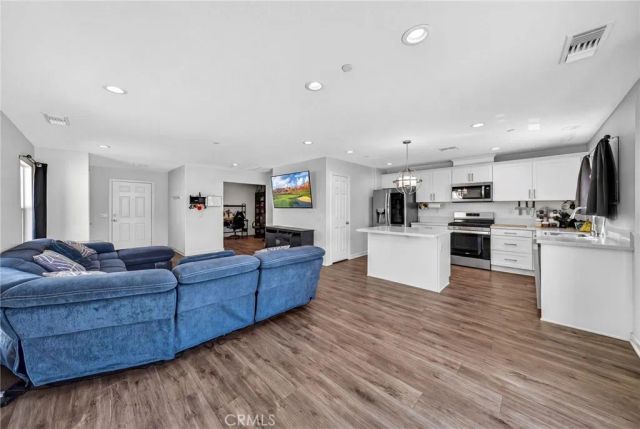573 Corkwood Street, Hemet, CA 92543