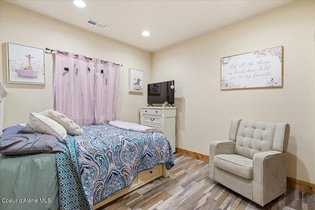 17045 W Cade RD, Hauser, ID 83854