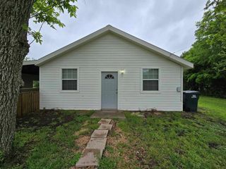 125 E 2nd ST, Flatonia, TX 78941