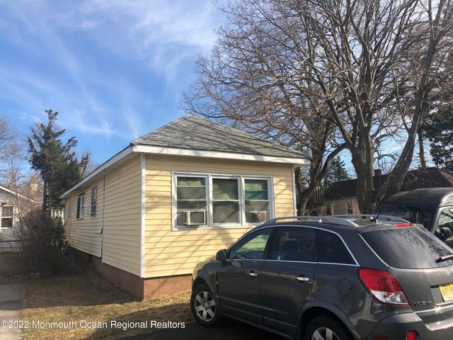 267 Roosevelt Avenue, Oakhurst, NJ 07755