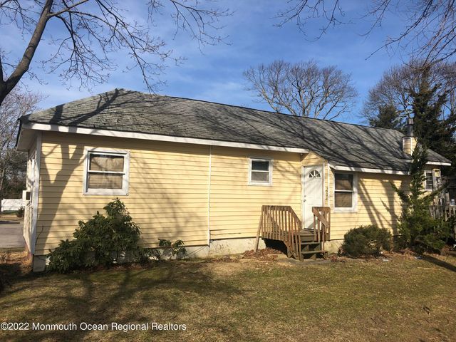 267 Roosevelt Avenue, Oakhurst, NJ 07755