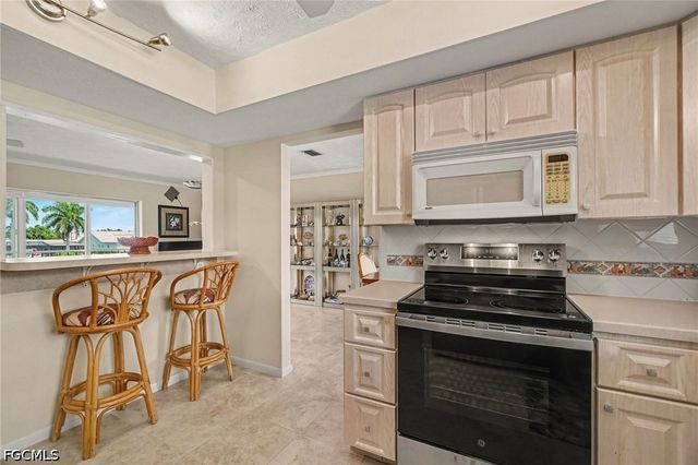 1705 Beach PKWY 206, Cape Coral, FL 33904