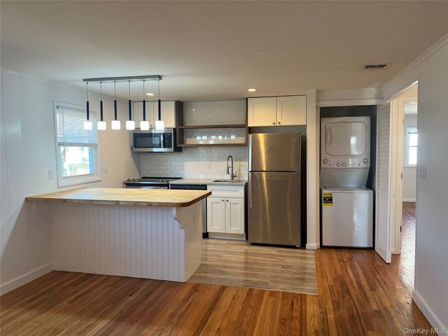 11 Pulaski Place B, Port Washington, NY 11050