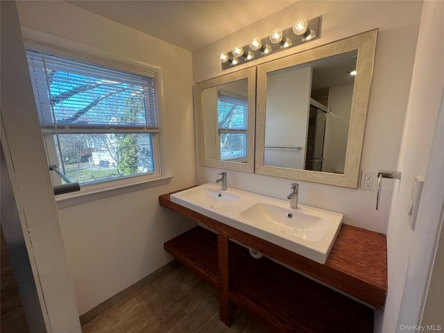 11 Pulaski Place B, Port Washington, NY 11050