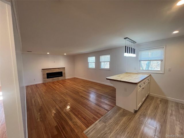 11 Pulaski Place B, Port Washington, NY 11050