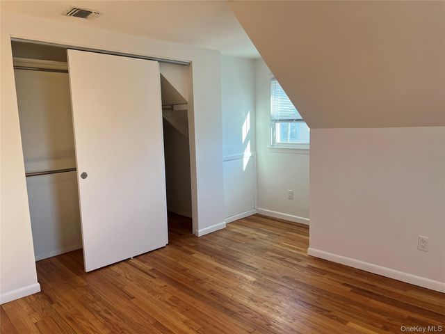 11 Pulaski Place B, Port Washington, NY 11050