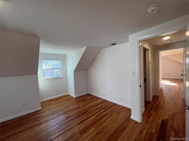 11 Pulaski Place B, Port Washington, NY 11050