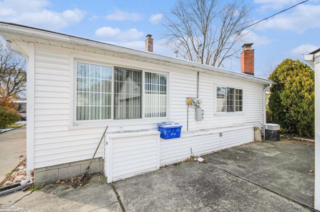 21705 Fresard Street, St Clair Shores, MI 48080