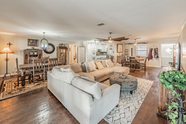 6807 E Texas Street, Walnut Springs, TX 76690