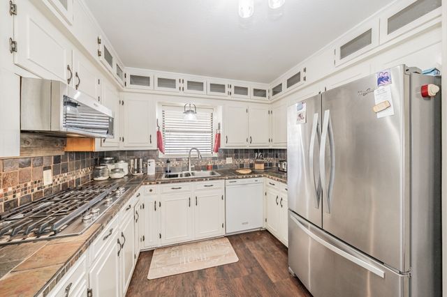 6807 E Texas Street, Walnut Springs, TX 76690