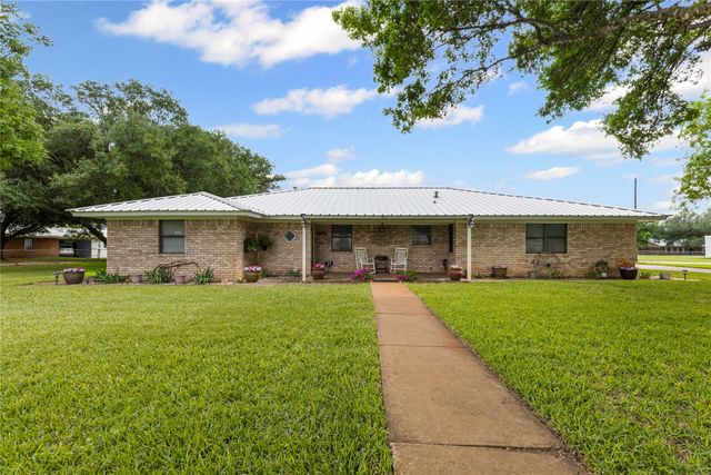 6807 E Texas Street, Walnut Springs, TX 76690