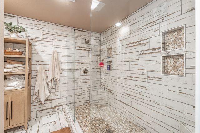 6807 E Texas Street, Walnut Springs, TX 76690