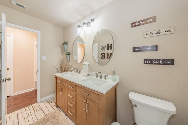 6807 E Texas Street, Walnut Springs, TX 76690