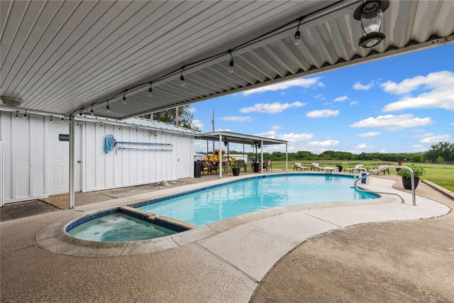 6807 E Texas Street, Walnut Springs, TX 76690