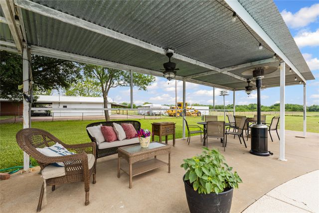 6807 E Texas Street, Walnut Springs, TX 76690
