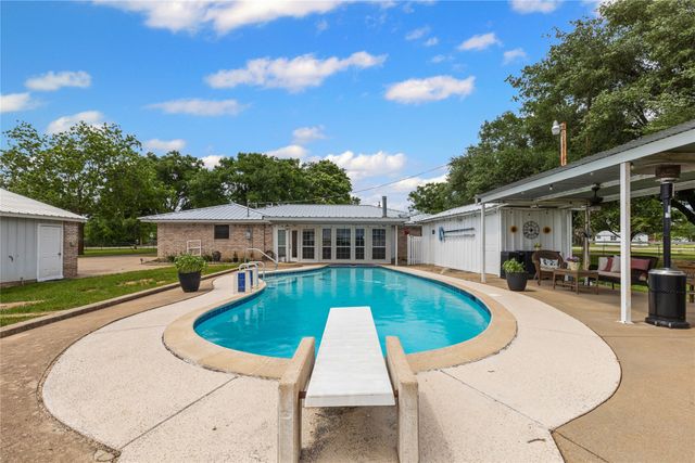 6807 E Texas Street, Walnut Springs, TX 76690