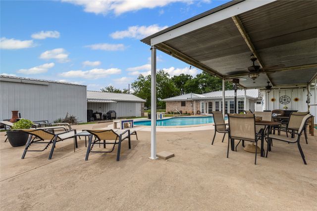 6807 E Texas Street, Walnut Springs, TX 76690