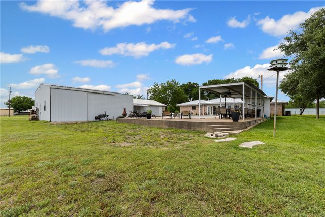 6807 E Texas Street, Walnut Springs, TX 76690