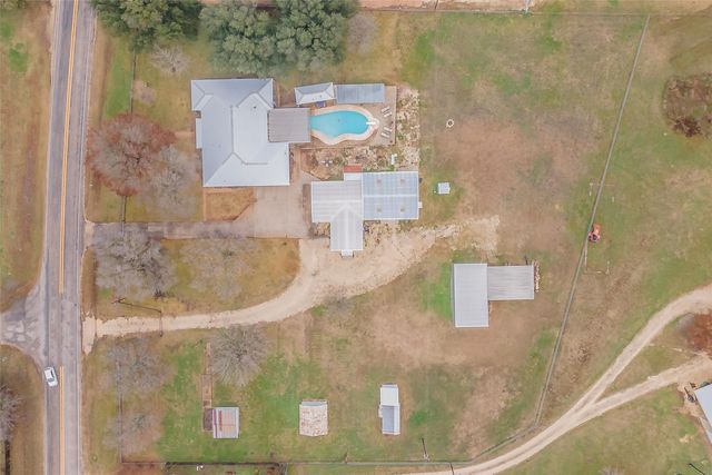 6807 E Texas Street, Walnut Springs, TX 76690