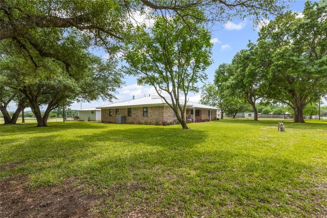 6807 E Texas Street, Walnut Springs, TX 76690