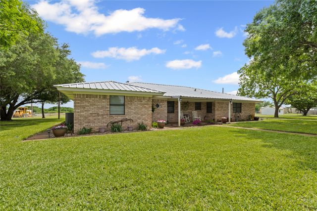 6807 E Texas Street, Walnut Springs, TX 76690