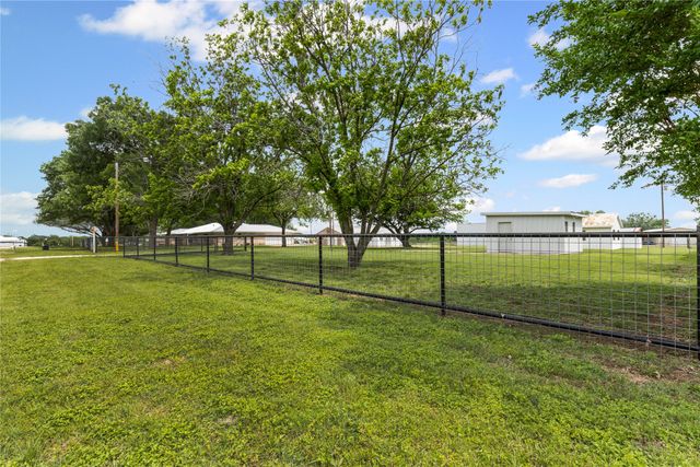 6807 E Texas Street, Walnut Springs, TX 76690