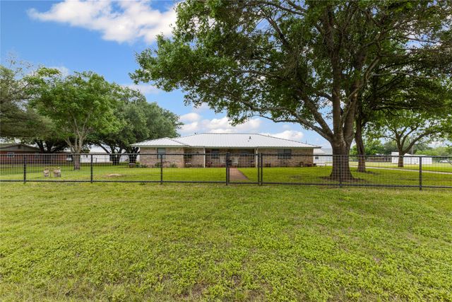6807 E Texas Street, Walnut Springs, TX 76690