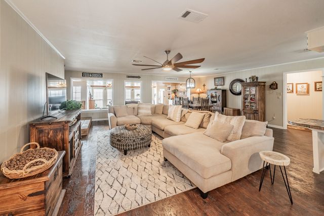 6807 E Texas Street, Walnut Springs, TX 76690