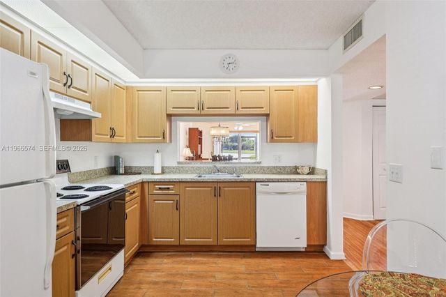 13800 SW 14th St 103C, Pembroke Pines, FL 33027