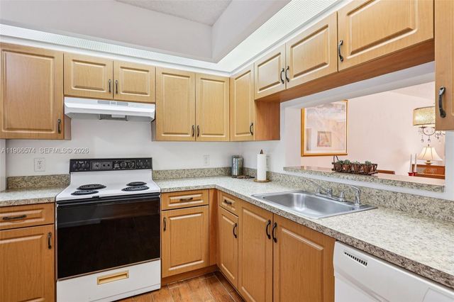 13800 SW 14th St 103C, Pembroke Pines, FL 33027