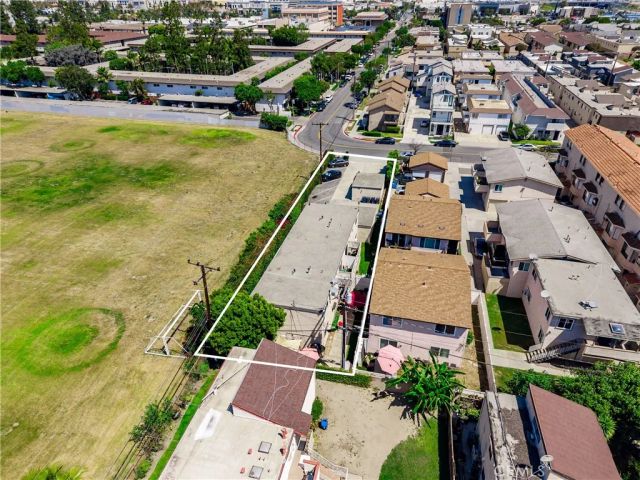 7802 Holt Dr, Huntington Beach, CA 92647