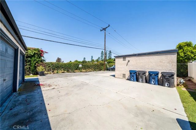 7802 Holt Dr, Huntington Beach, CA 92647