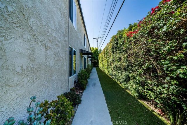 7802 Holt Dr, Huntington Beach, CA 92647