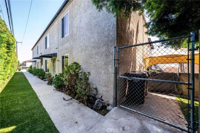 7802 Holt Dr, Huntington Beach, CA 92647