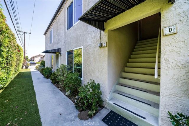 7802 Holt Dr, Huntington Beach, CA 92647