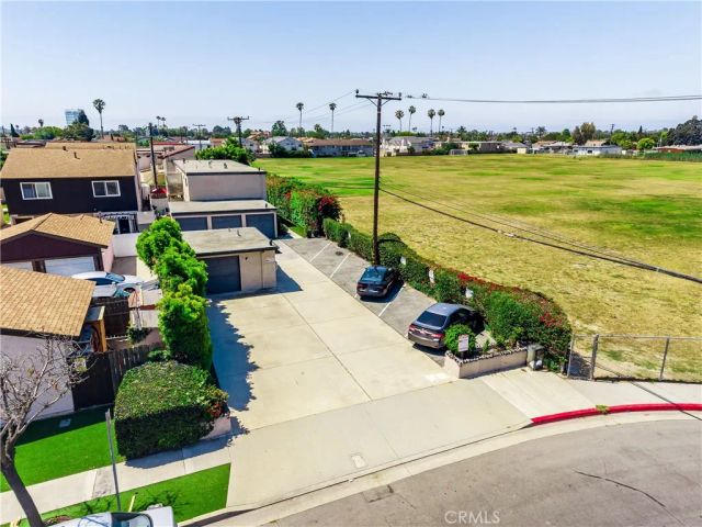 7802 Holt Dr, Huntington Beach, CA 92647