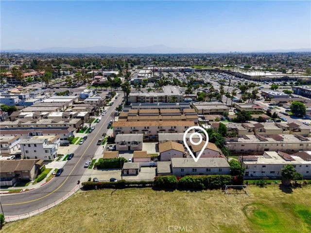 7802 Holt Dr, Huntington Beach, CA 92647